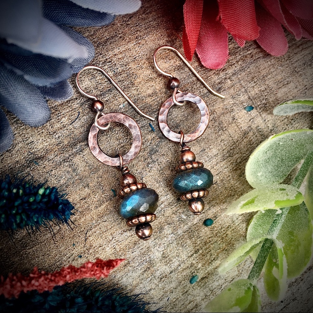 Hammered copper labradorite dangle earrings - Picture 8 of 8
